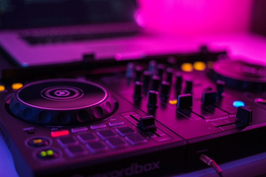 dj-19